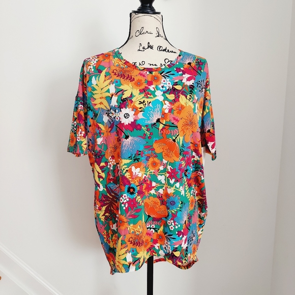NWT LulaRoe Irma Floral Tunic Top Short Sleeve XXS - Picture 1 of 6